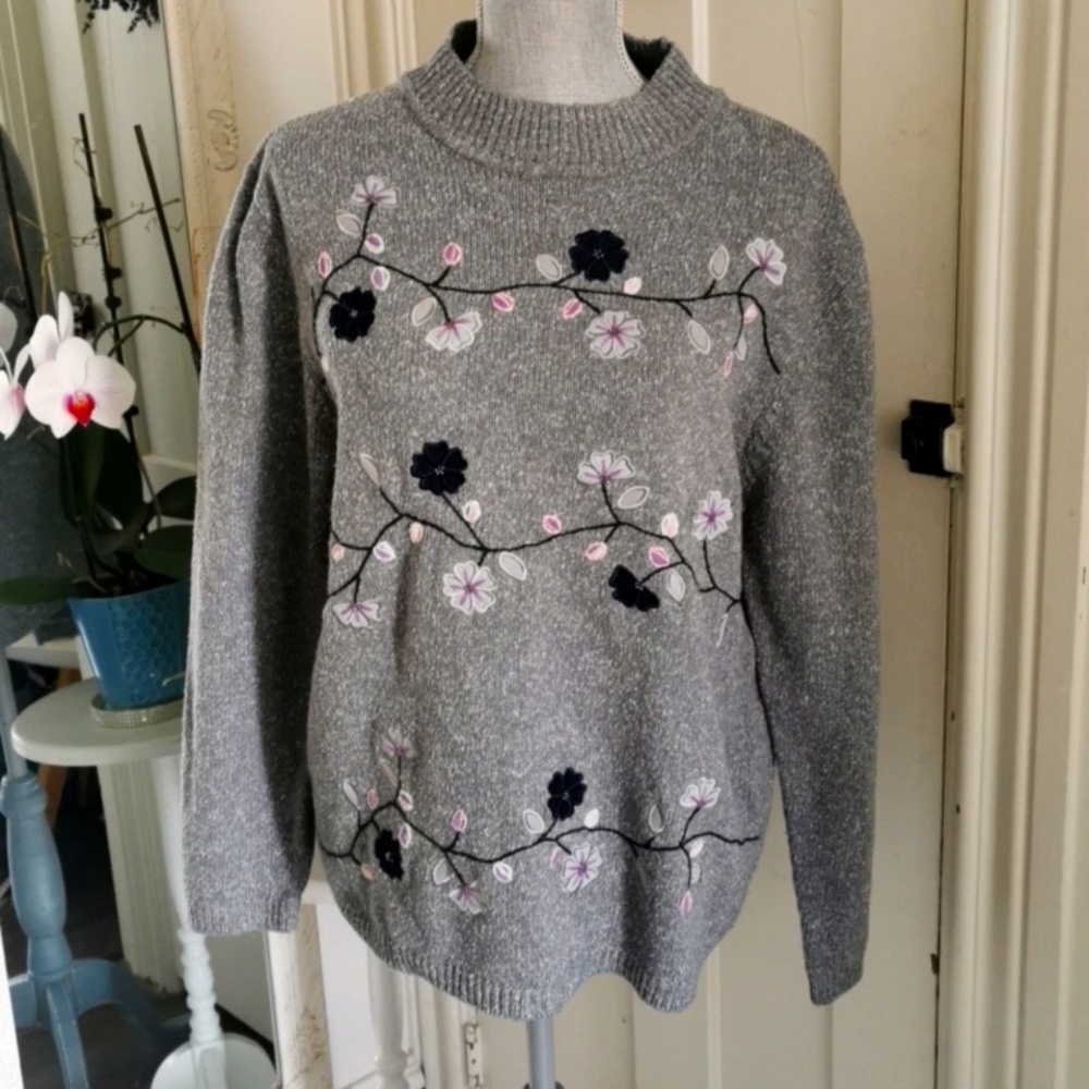 Vintage Cottage Cove beaded floral sweater gray cottagecore, grannycore. Size M